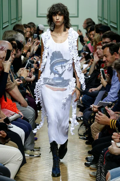 Look 30